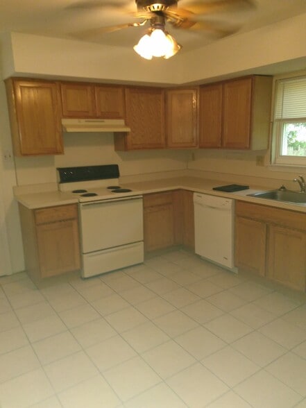 Building Photo - 325 Olive Ave