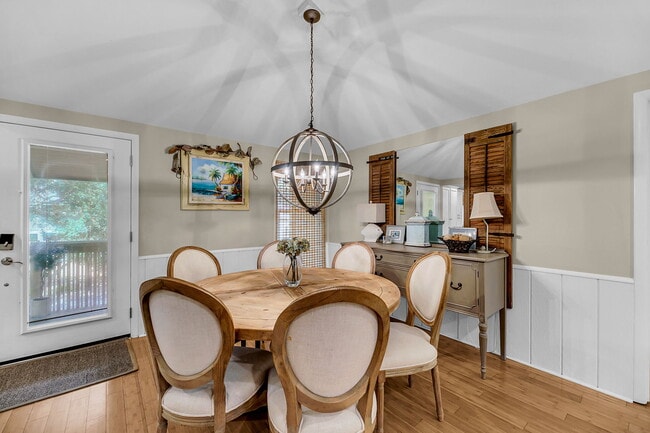 Building Photo - Branson - Breeze