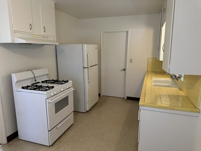 Building Photo - Modesto 1 Bedroom 1 Bathroom Duplex