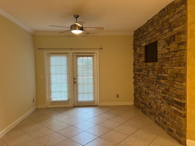 Building Photo - Upgraded First Floor Condo - Estate at Wes...
