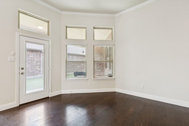 Building Photo - 913 Parkside Dr