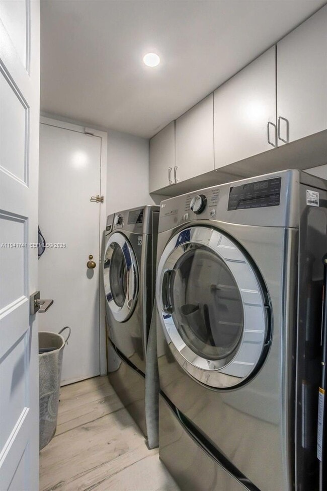 Building Photo - 300 Three Islands Boulevard