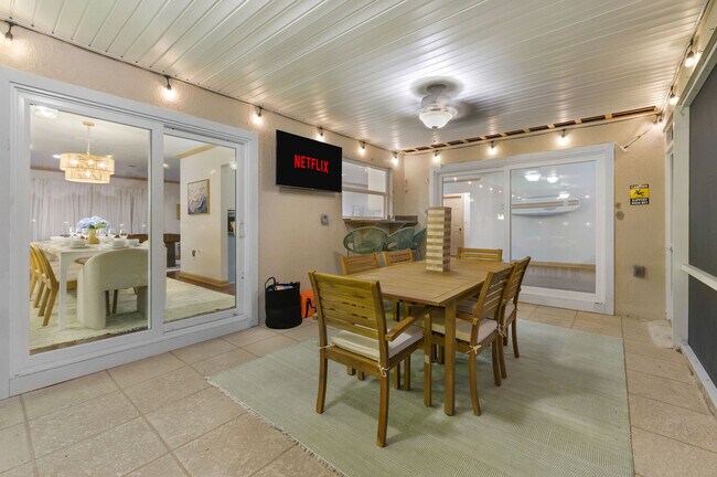 Building Photo - 9414 Laura Anne Dr