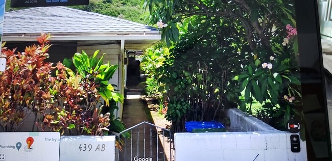 Building Photo - 439 Kuliouou Rd