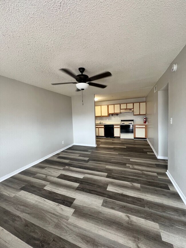 Building Photo - Available Summer 2026 2 BD / 1 BA Condo Walking Distance to FSU!