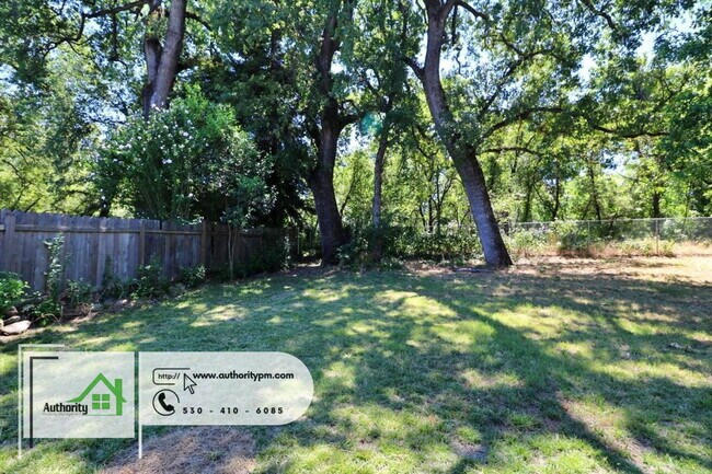 Building Photo - 6822 Creekside St
