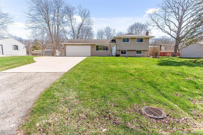 Building Photo - 25690 Glamorgan Dr