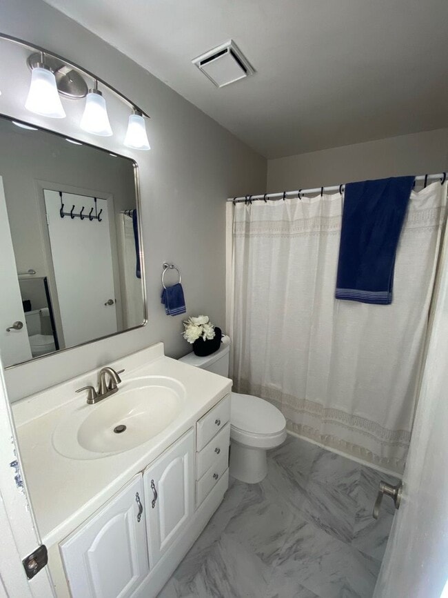 Building Photo - Spacious 3-Bedroom Townhome "Ask about our...