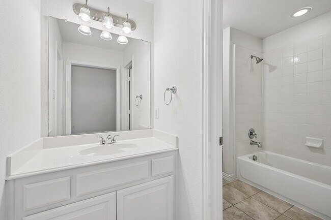 Building Photo - 11295 Apple Valley Dr