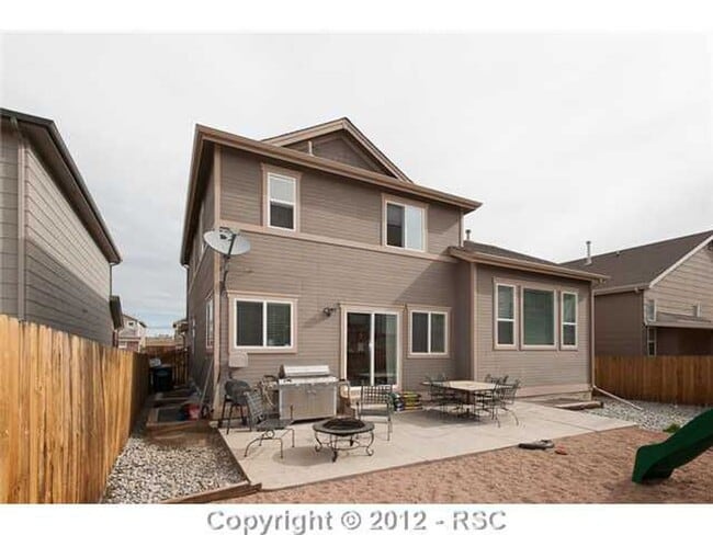 Building Photo - Great two story home in a nice quiet neighborhood