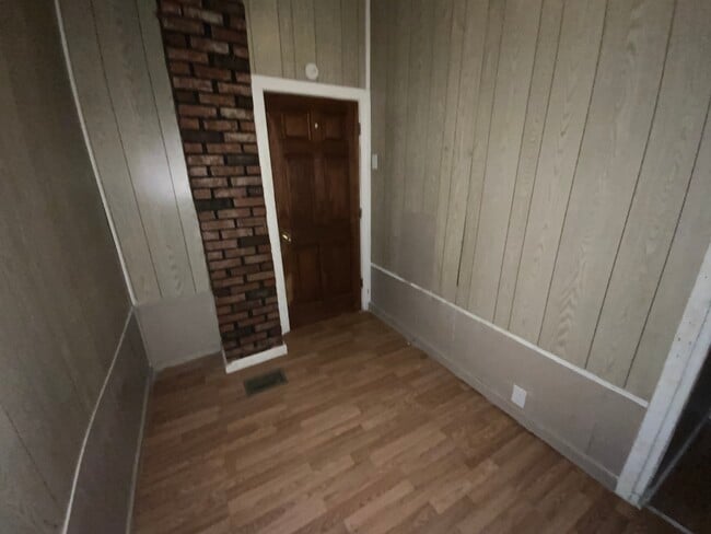 Building Photo - 12 S Beard St