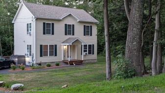 3BR 2BA Colonial in residential neighborhood - 17 Ryswick St