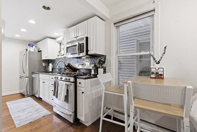 Building Photo - 245 W Fifth St