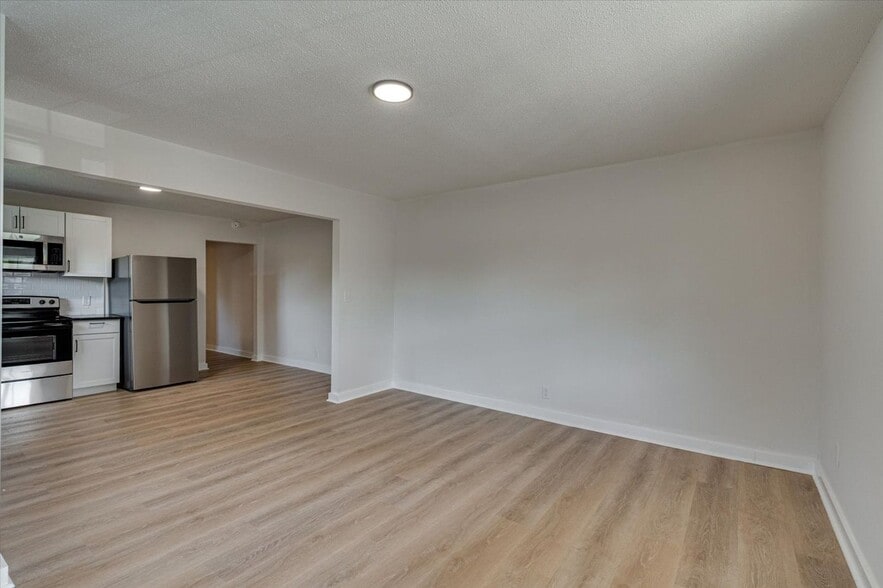 Building Photo - 190 E Leawood Ave