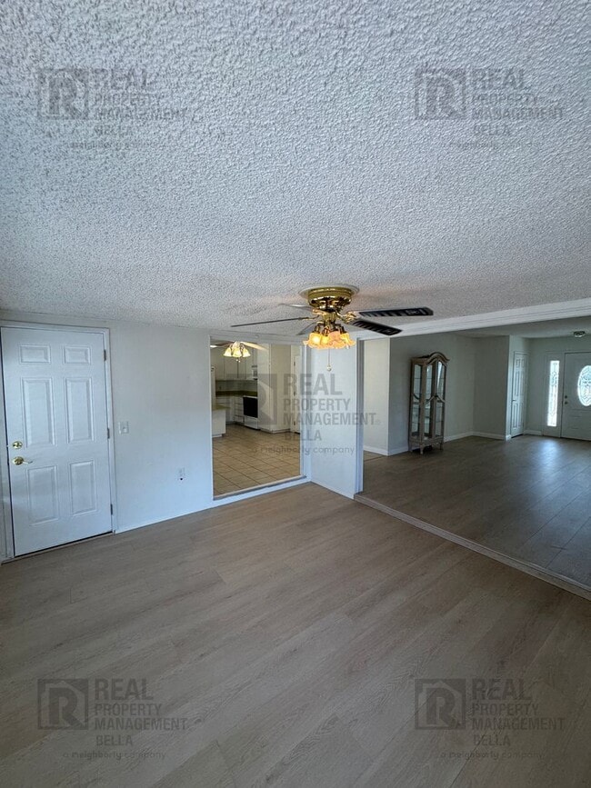 Building Photo - 55+ Community Gem: Open Floor Plan, Large Backyard & Clubhouse Amenities