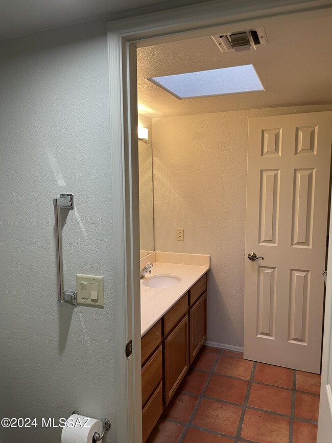 Building Photo - 5380 N Calle Del Rocio