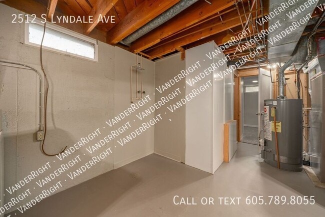Building Photo - 2512 S Lyndale Ave