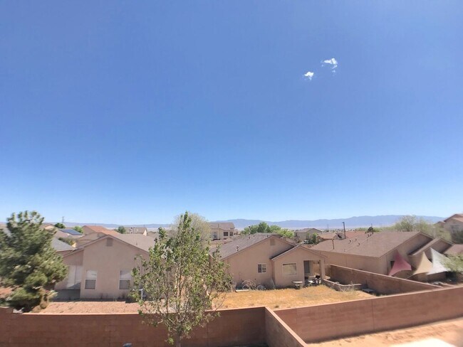 Building Photo - Don't Miss Out! Spacious 3 Bed, 2.5 Bath Home in Los Lunas – Open Layout & Prime Location