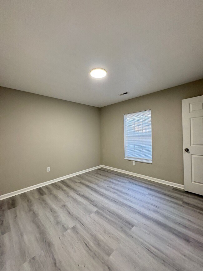 Building Photo - Bellagio Living III