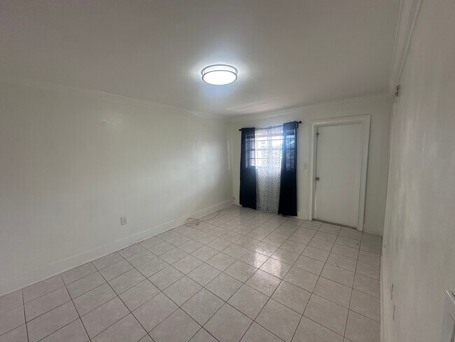 Building Photo - 1747 Rodman St