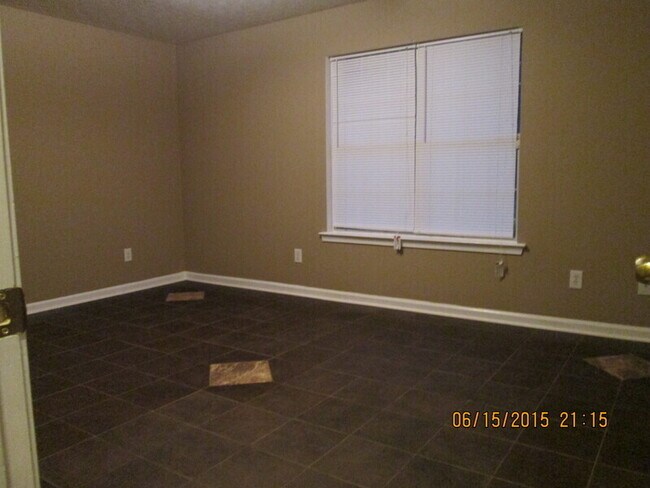 Building Photo - 6237 Dorsett Shoals Rd