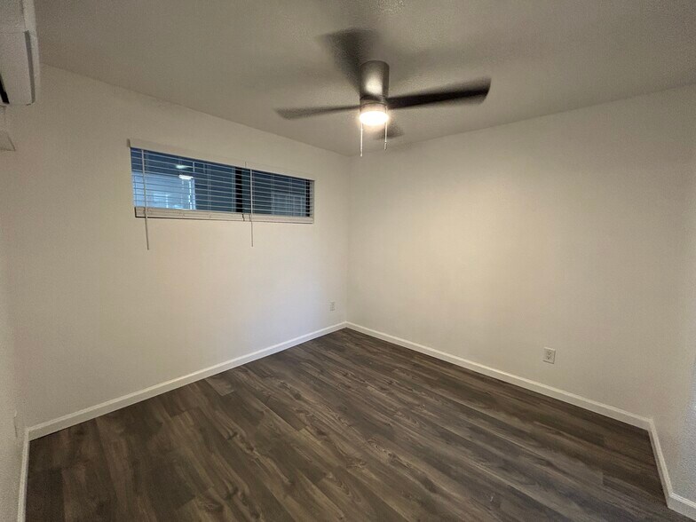 Building Photo - 2122 S Granada Dr