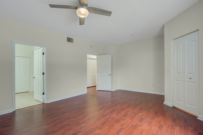 Building Photo - 826 Dakota Dr