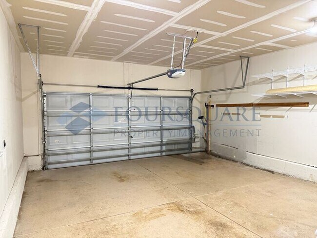 Building Photo - Beautiful 4-Bedroom Home Screened Porch & Bonus Room – Minutes from RTP, Shopping & Dining , Comm...