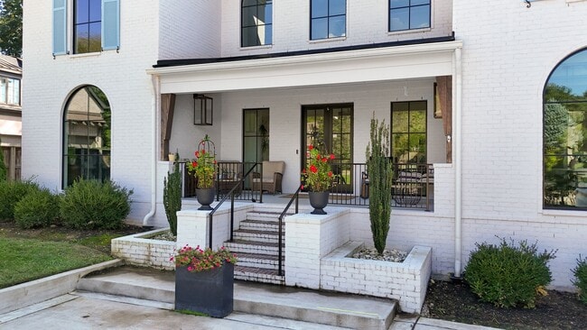 Building Photo - 3311 Skyline Dr