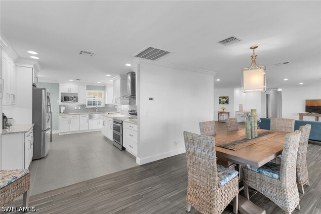 Building Photo - 1020 Swallow Ave