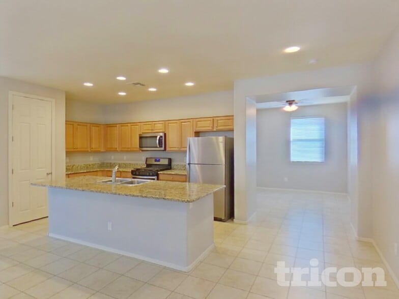 Building Photo - 41038 W Portis Dr