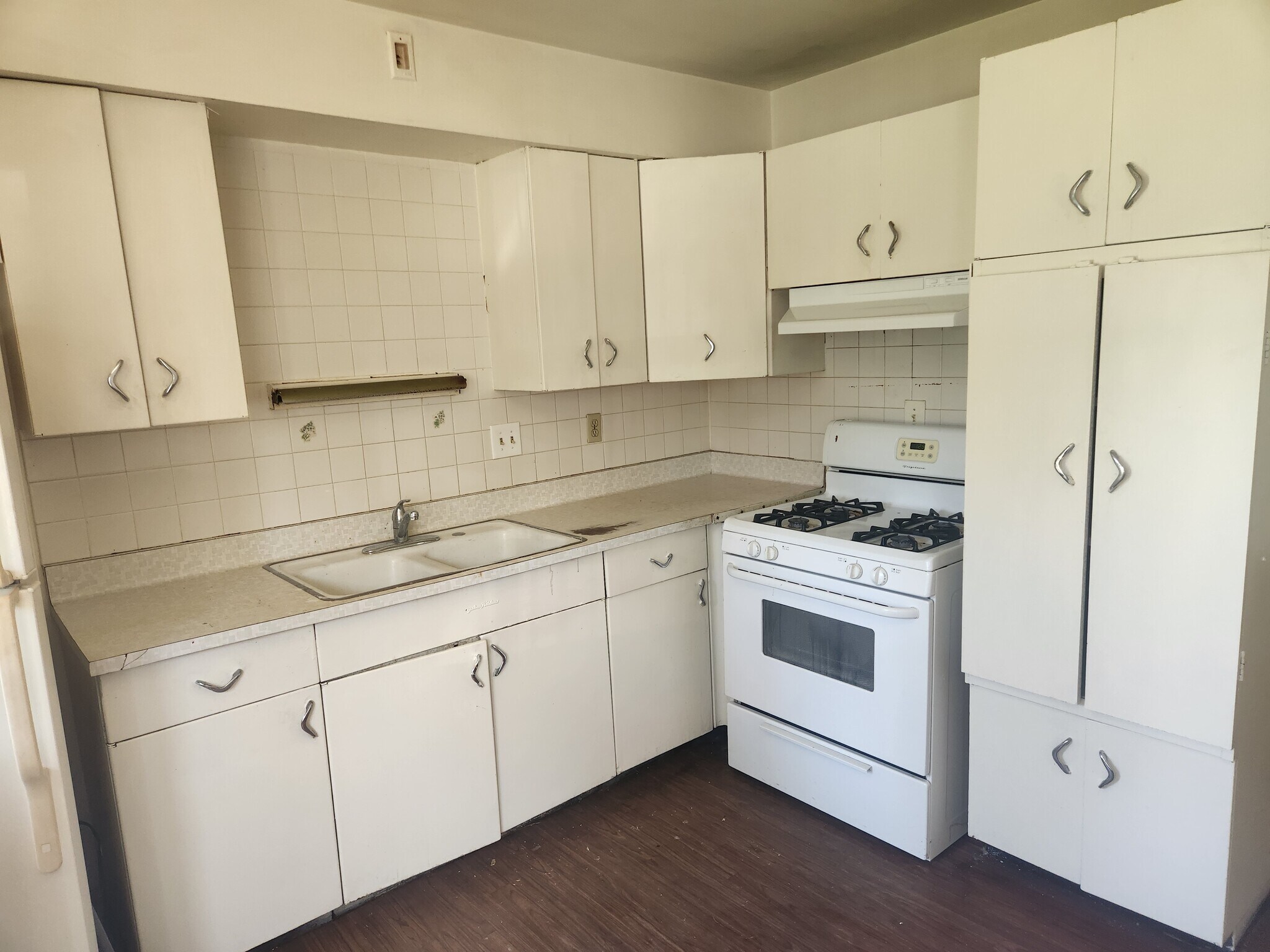 Building Photo - 932 Blackstone Ave