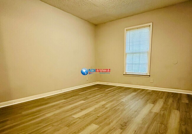 Building Photo - 493 Stone Mountain St