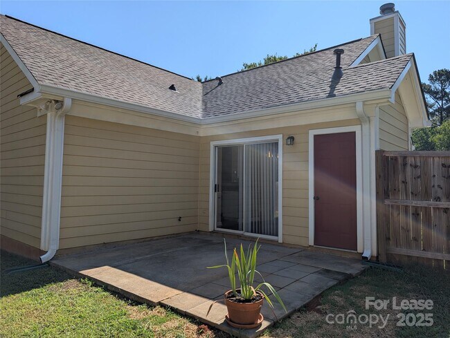 Building Photo - 125 Foxglove Dr