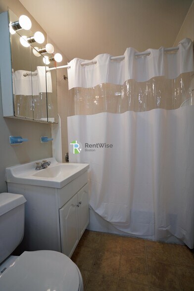 Building Photo - 122 Dustin St