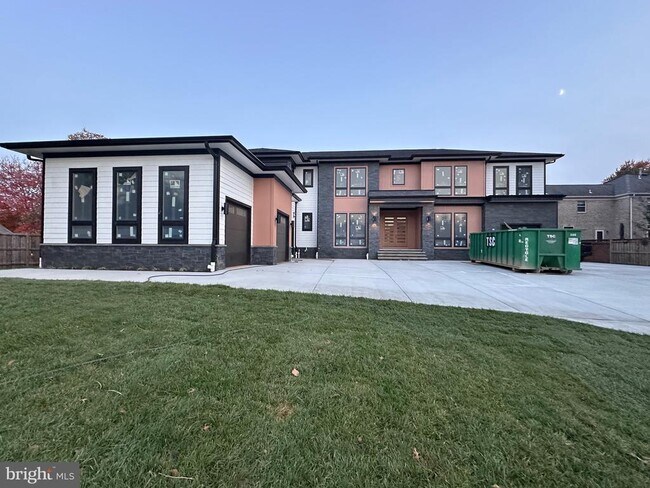 Building Photo - 2113 Chain Bridge Rd