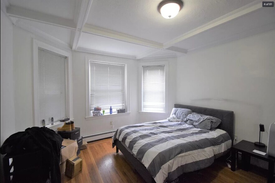 Building Photo - 73 Thatcher St