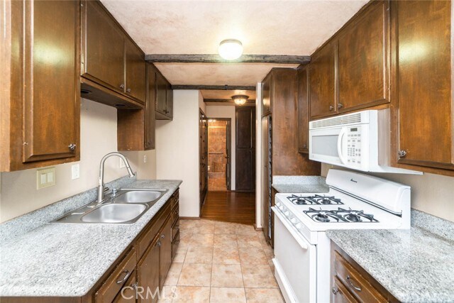 Building Photo - 1534 Buena Vista