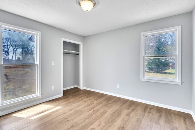 Building Photo - 204 Hattie Rd