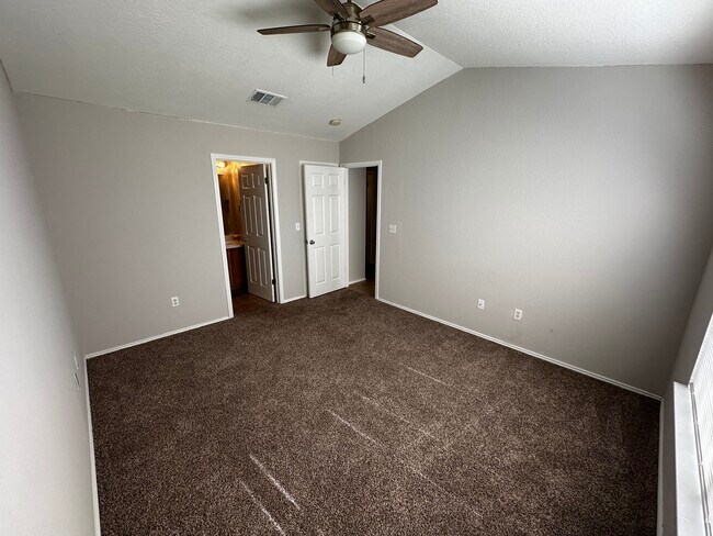 Master Bedroom - 2906 Whisper Oaks Ln