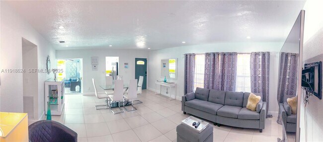 Building Photo - 4420 NW 30th Ct