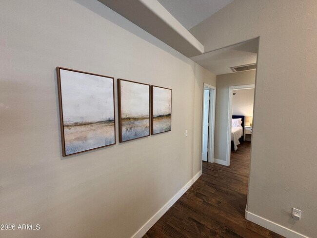 Building Photo - 2041 E Marquette Dr