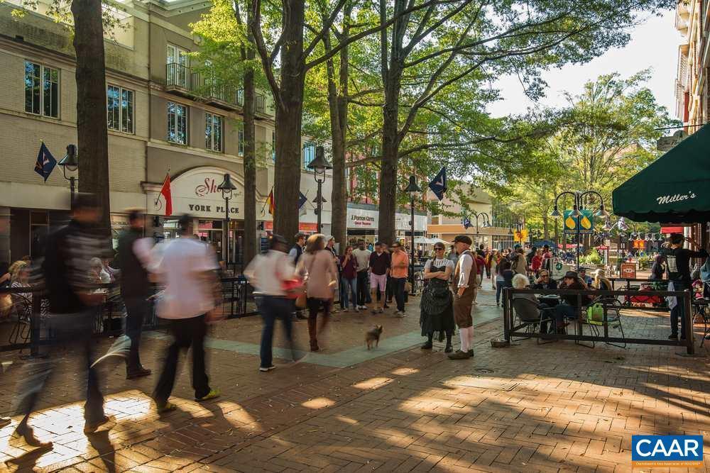 Convenience access to downtown mall - 3007 Sun Valley Dr