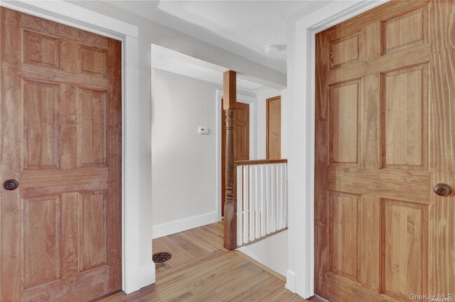 Building Photo - 42 Blydenburgh Ln