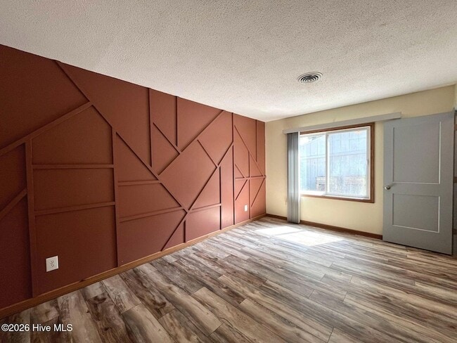 Building Photo - 125 Mallard Cove