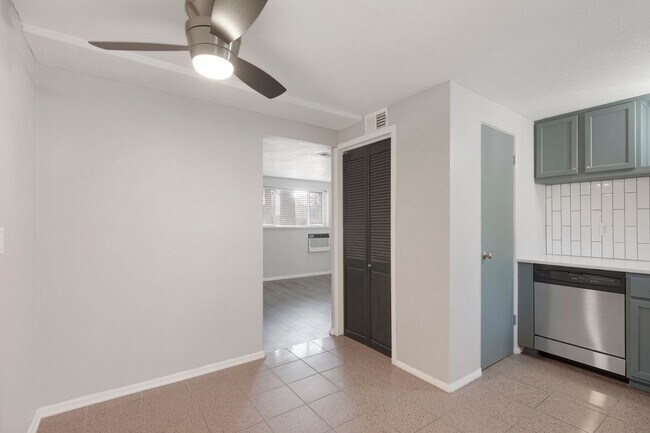 Building Photo - Adorable 1 bedroom apartment on first floor