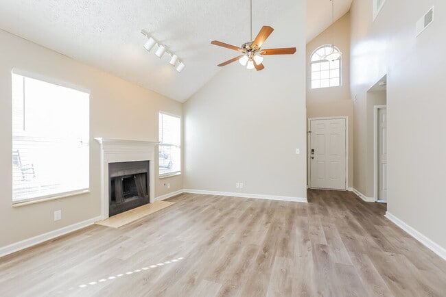 Building Photo - 3521 Glenfalls Dr