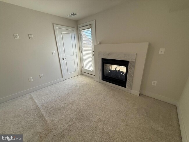 Building Photo - 115 Dickenson Dr