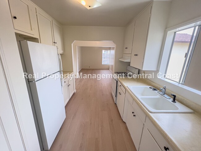Building Photo - AVAILABLE MAY - 3 Bed / 2 Bath Cayucos Home