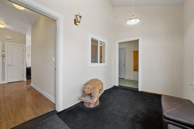 Building Photo - Charming 2 Bedroom ADU with Stunning Smith...